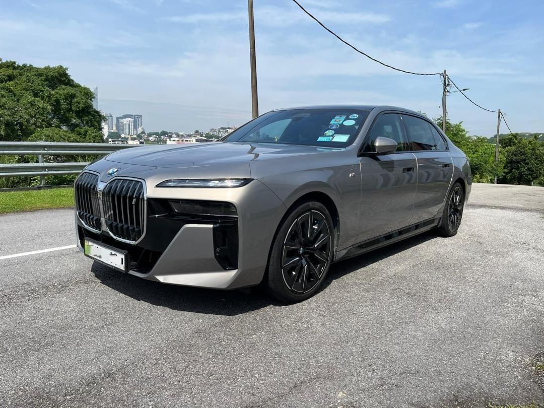 BMW i7 thumbnail 2
