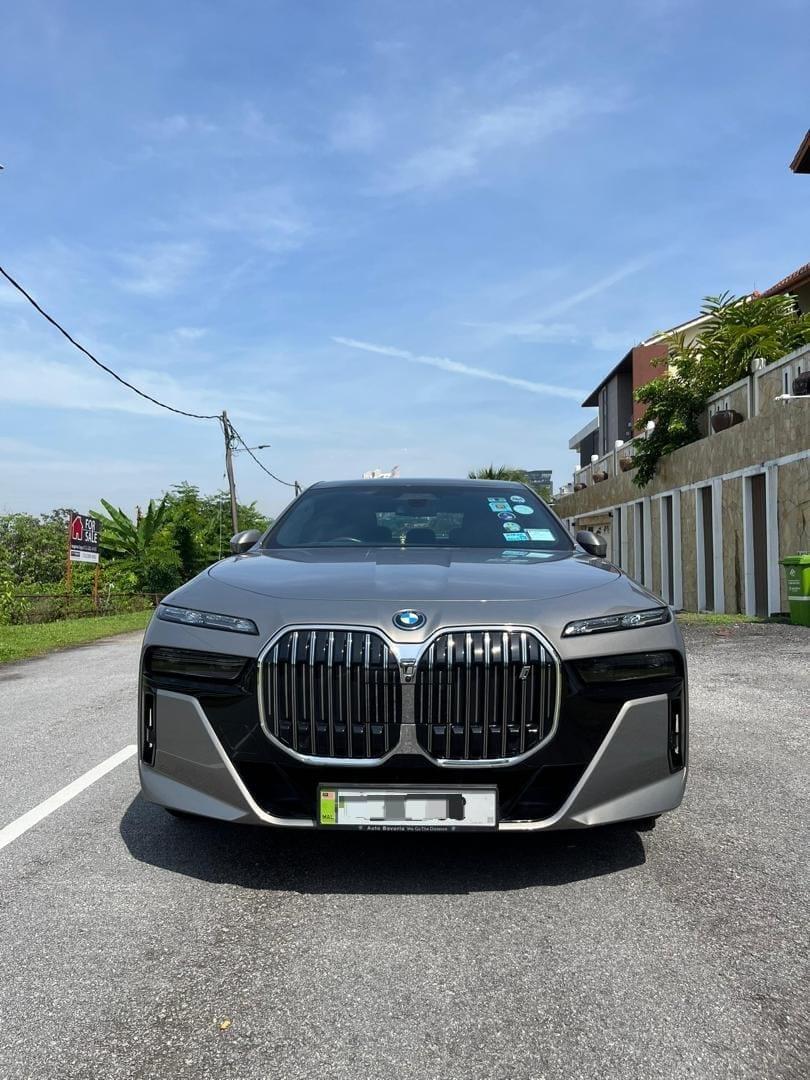 BMW i7 thumbnail 3