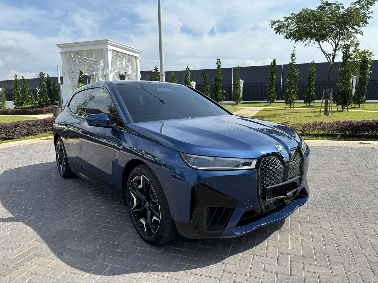 BMW iX Sport 2022 thumbnail 2