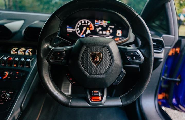 Lamborghini Huracan thumbnail 2