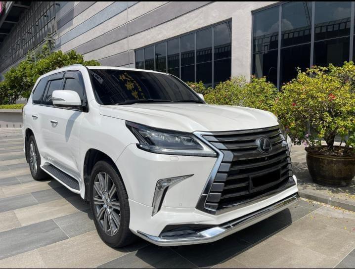 Lexus LX570 thumbnail 6