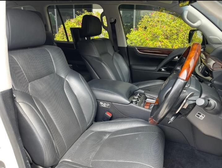 Lexus LX570 thumbnail 2