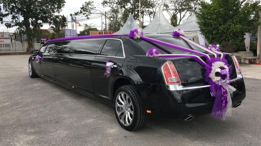 Wedding Limousine with Chauffeur thumbnail 2