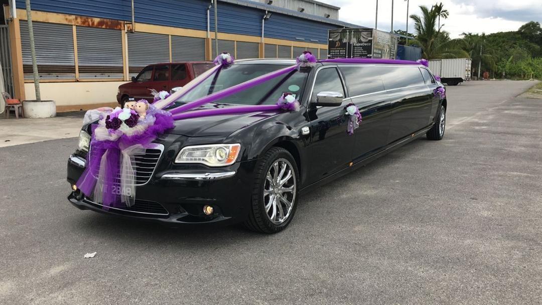 Wedding Limousine with Chauffeur thumbnail 4