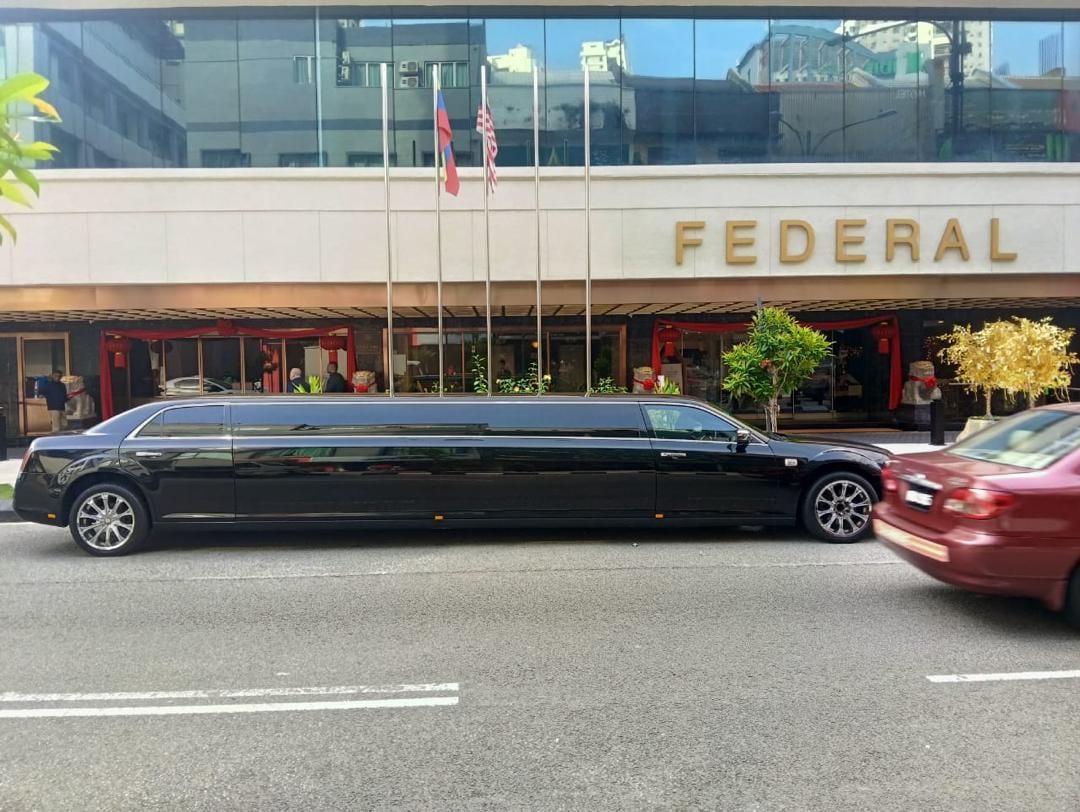 Wedding Limousine with Chauffeur thumbnail 6