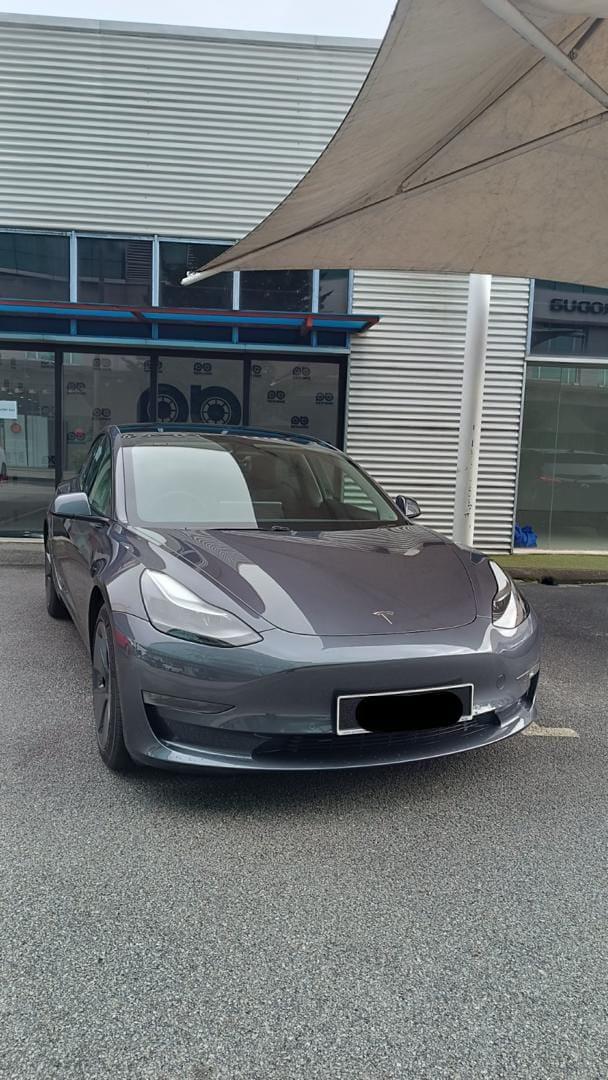 Tesla Airport Transfer thumbnail 2