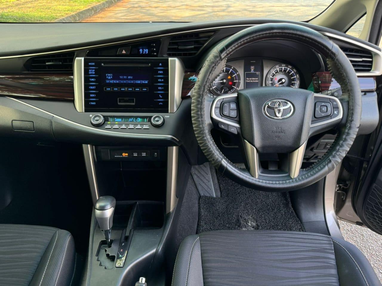 Toyota Innova thumbnail 2