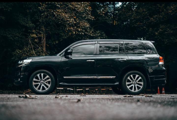 Toyota Land Cruiser V8 thumbnail 6