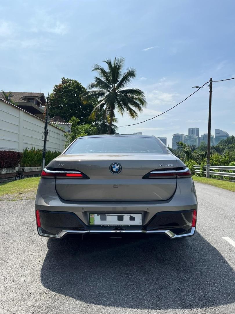BMW i7