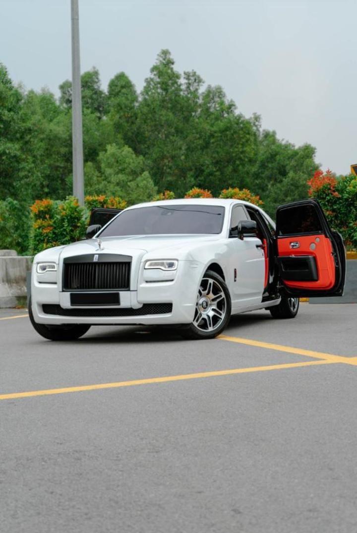 Rolls Royce Ghost — photo 1