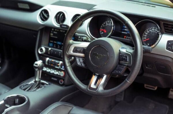 Mustang 2.3 Convertible - Image 2